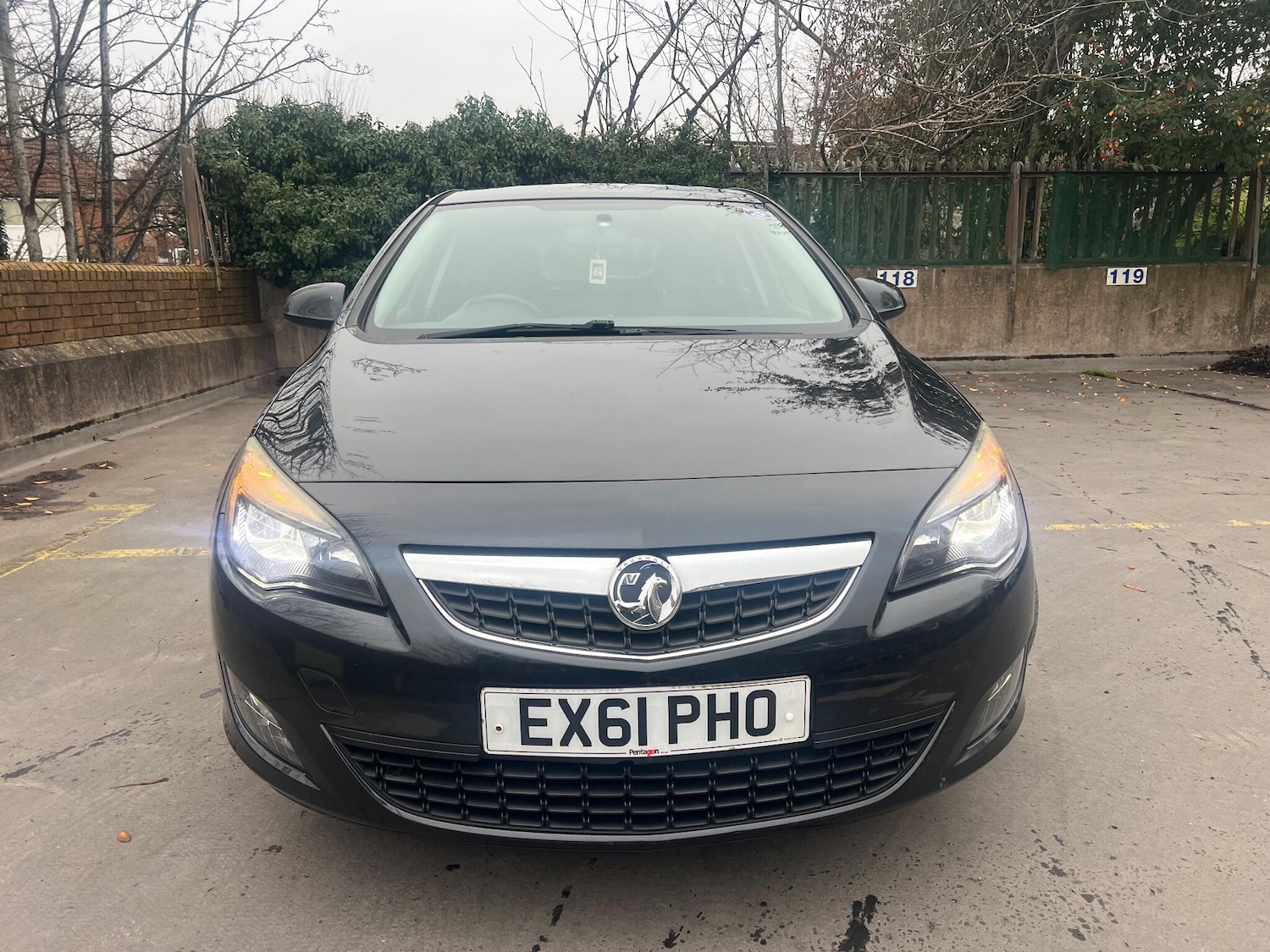 Used Vauxhall Astra 2012 for sale - 77087812: Photo 2