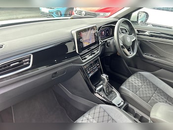 Used Volkswagen T-Roc 2024 for sale - 75965408: Photo 2
