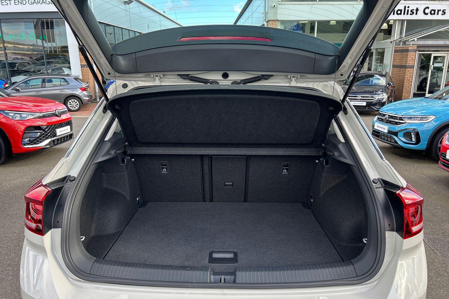 Used Volkswagen T-Roc 2024 for sale - 75906169: Photo 11