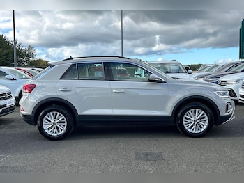 Used Volkswagen T-Roc 2024 for sale - 75906169: Photo 4