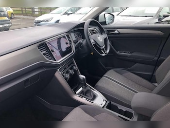 Used Volkswagen T-Roc 2020 for sale - 76108523: Photo 2