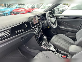 Used Volkswagen T-Roc 2023 for sale - 75768927: Photo