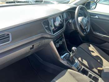 Used Volkswagen T-Roc 2018 for sale - 74850605: Photo