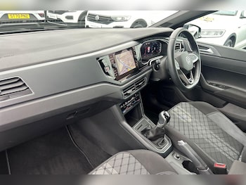 Used Volkswagen Polo 2023 for sale - 76137557: Photo 2
