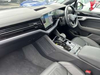 Used Volkswagen Touareg 2024 for sale - 75280606: Photo