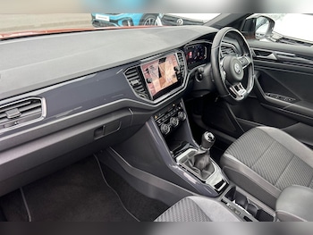 Used Volkswagen T-Roc 2019 for sale - 76108974: Photo 2