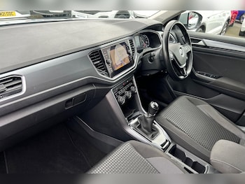 Used Volkswagen T-Roc 2022 for sale - 75915880: Photo 2