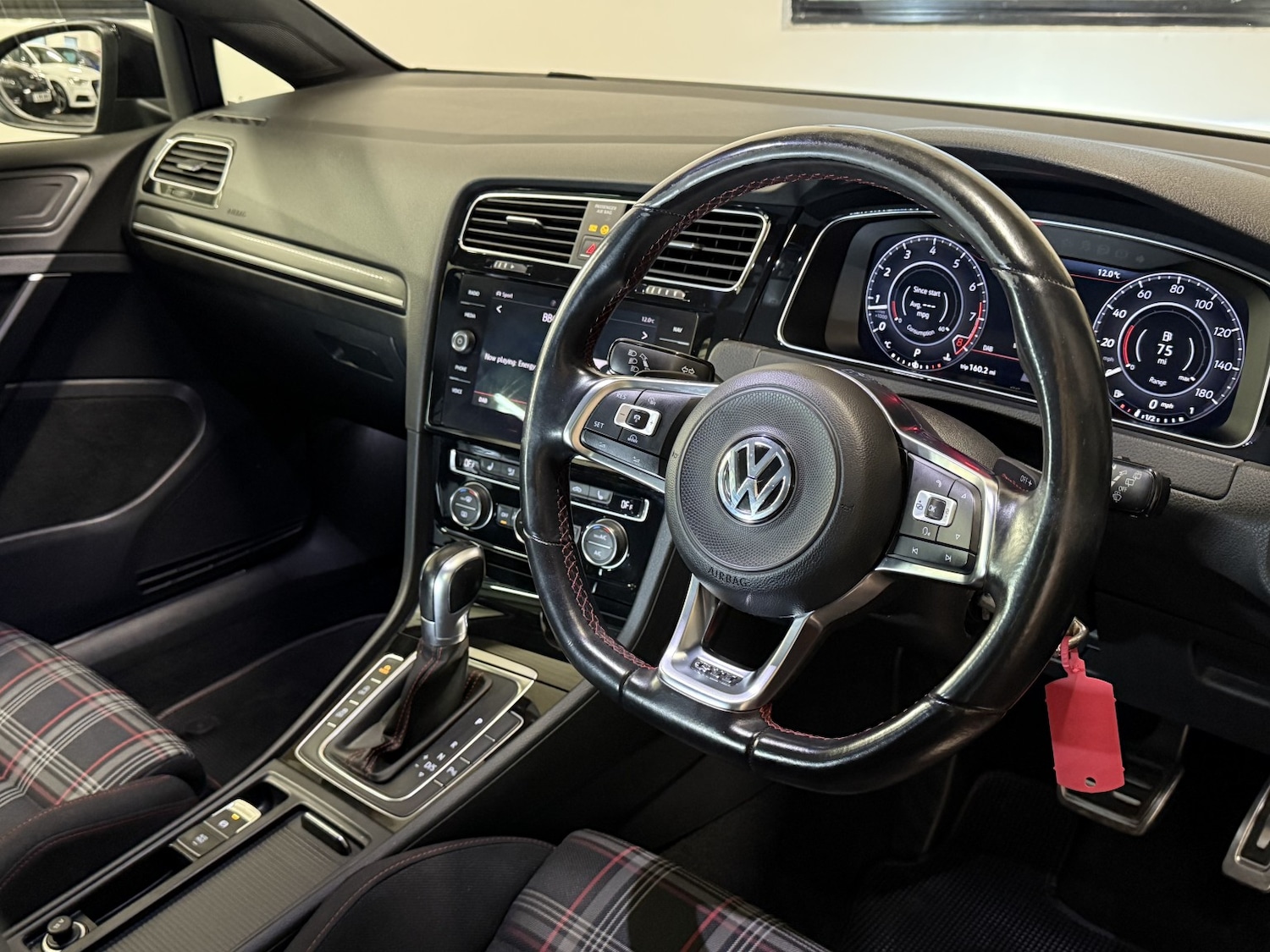 Used Volkswagen Golf 2017 for sale - 76725725: Photo 3