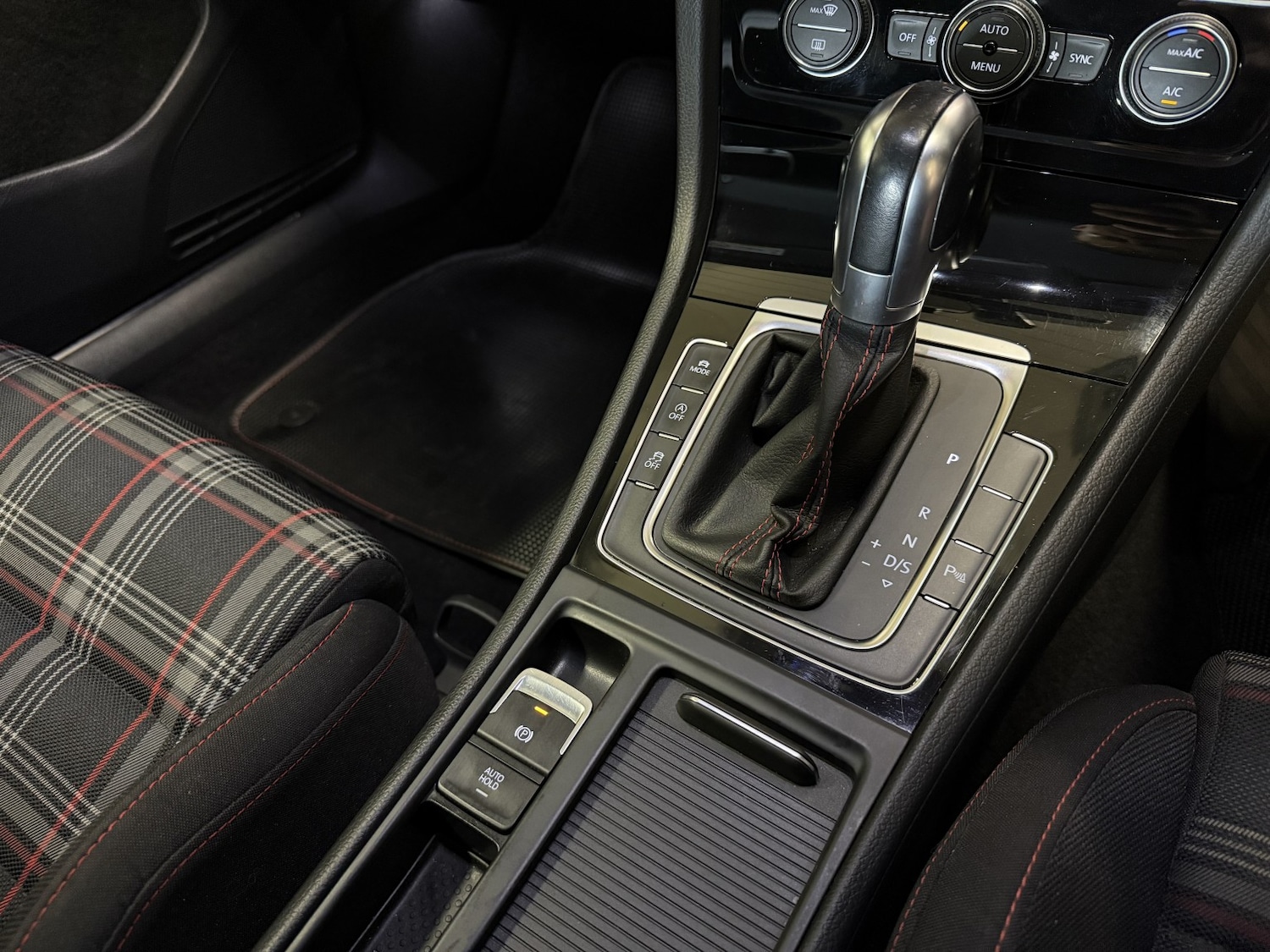 Used Volkswagen Golf 2017 for sale - 76725725: Photo 32