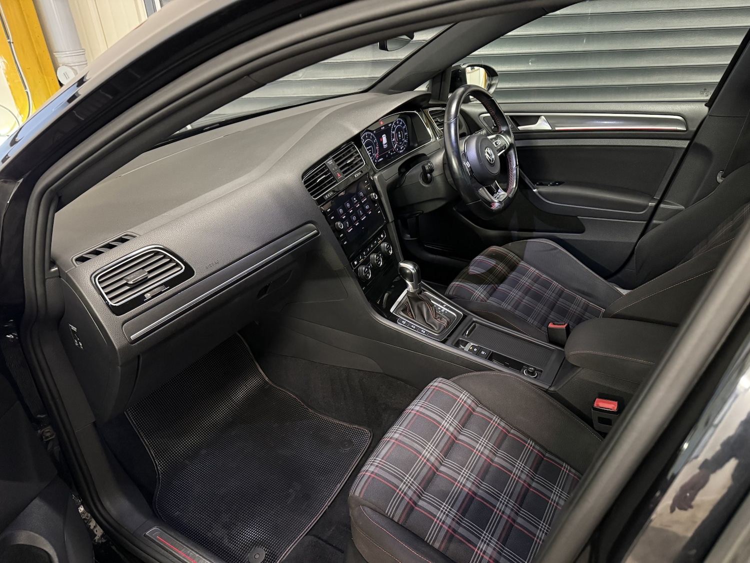 Used Volkswagen Golf 2017 for sale - 76725725: Photo 33