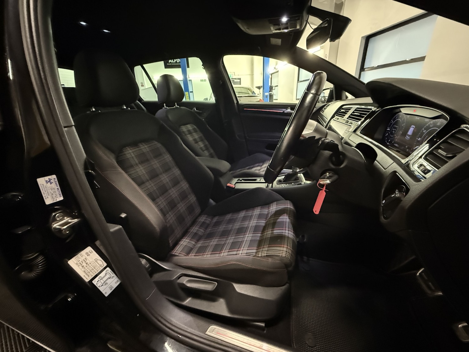 Used Volkswagen Golf 2017 for sale - 76725725: Photo 34