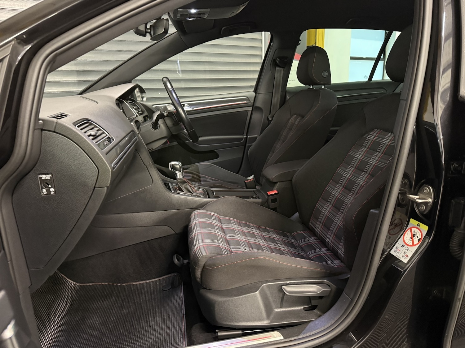 Used Volkswagen Golf 2017 for sale - 76725725: Photo 37