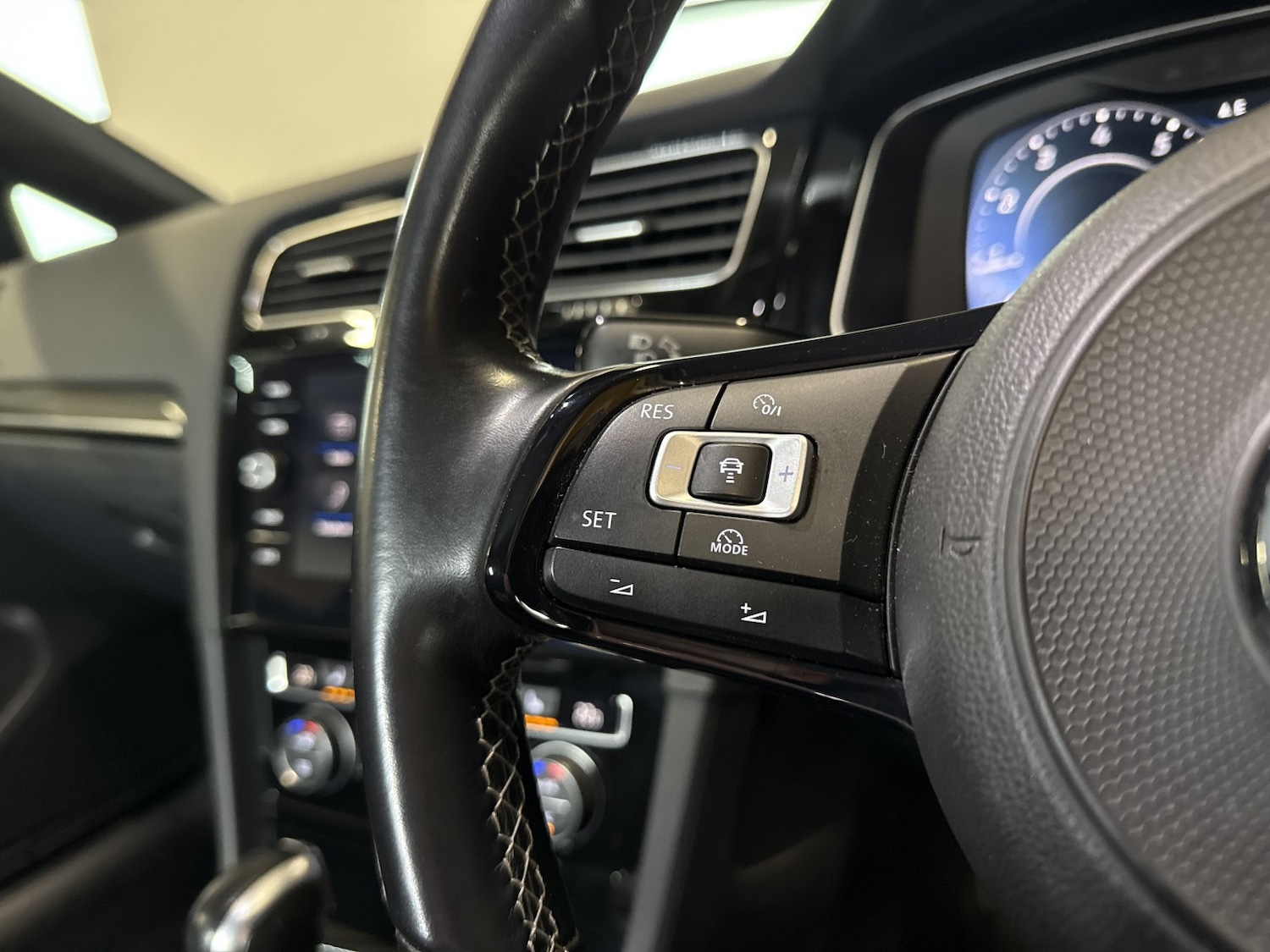 Used Volkswagen Golf 2018 for sale - 76605857: Photo 32