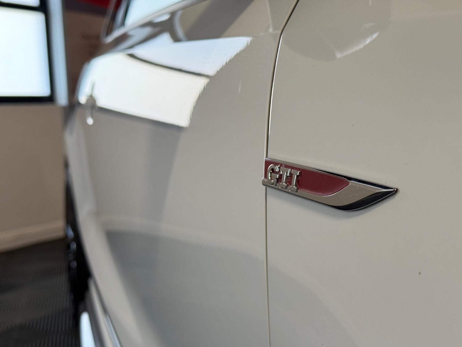 Used Volkswagen Polo 2015 for sale - 76605924: Photo 25