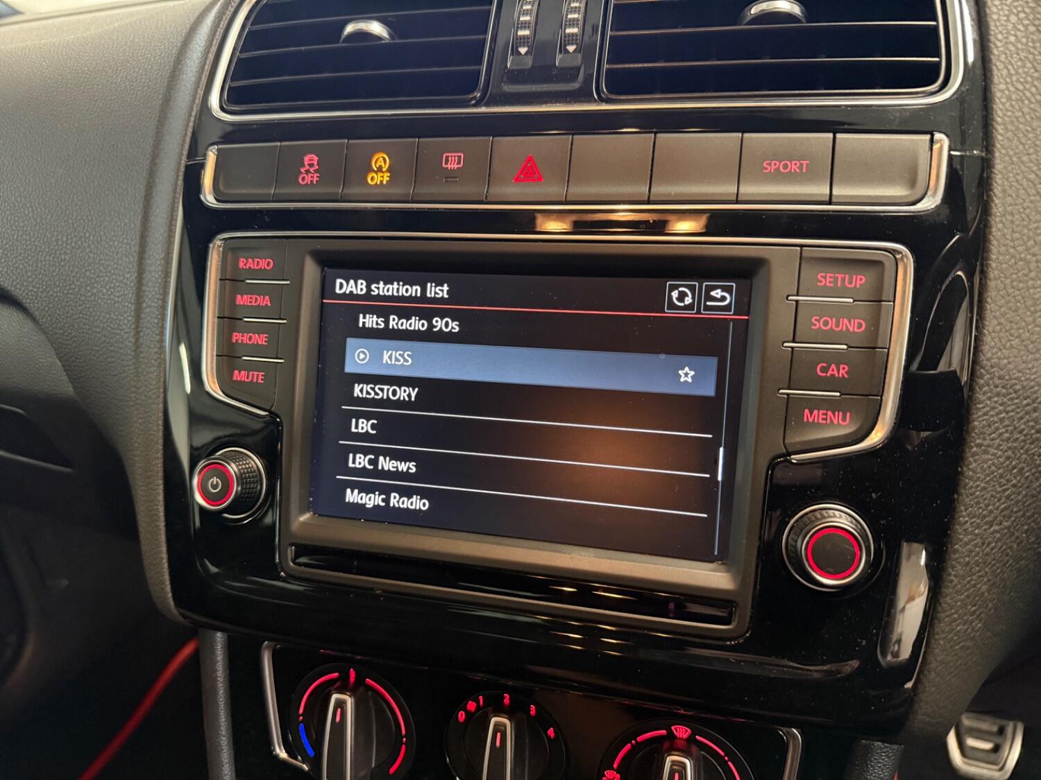 Used Volkswagen Polo 2015 for sale - 76605924: Photo 35