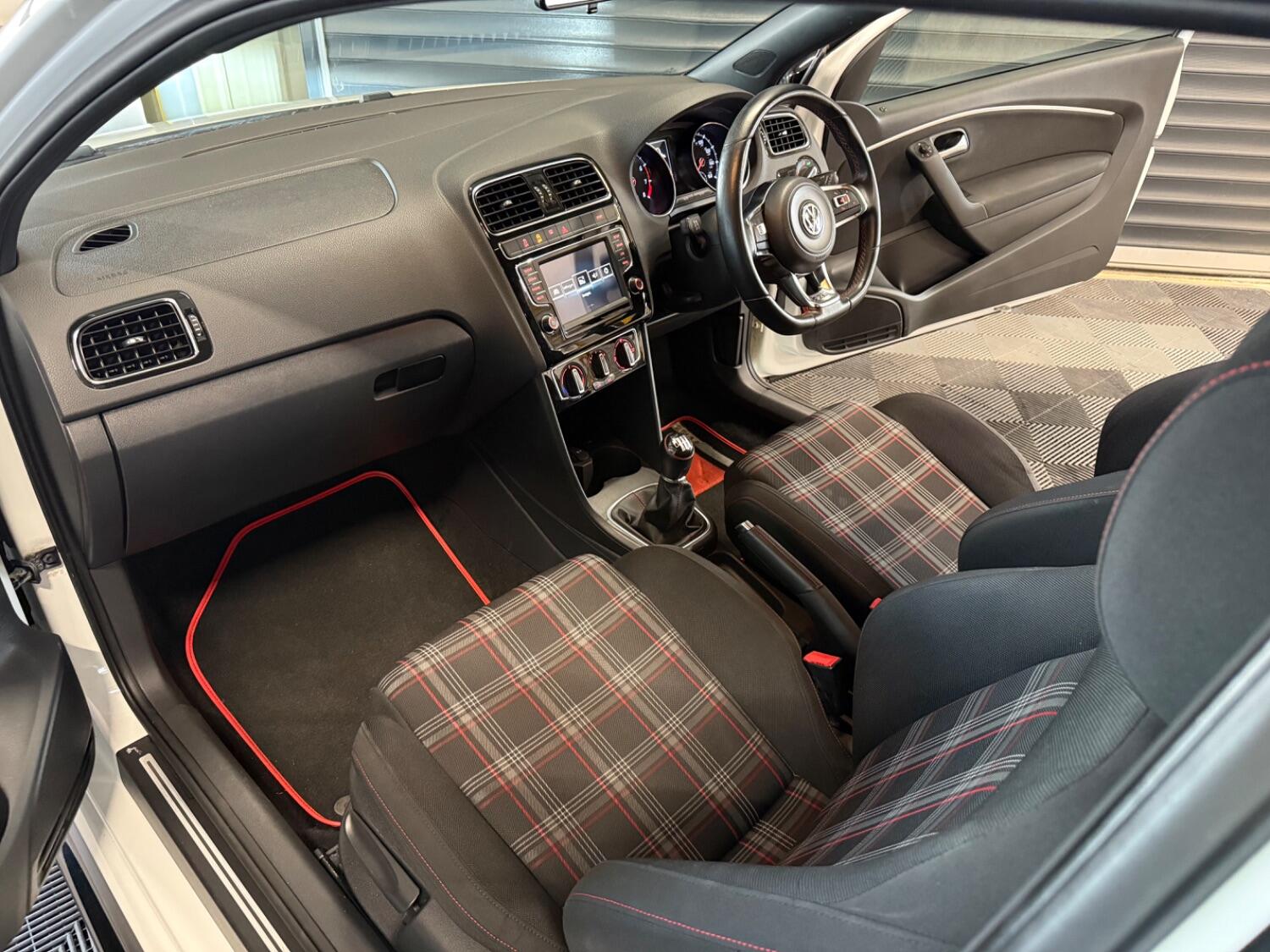 Used Volkswagen Polo 2015 for sale - 76605924: Photo 38