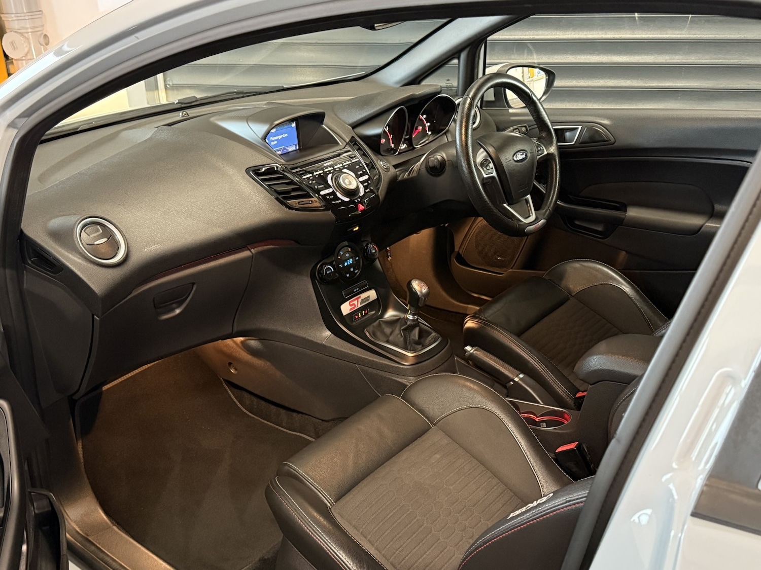 Used Ford Fiesta 2017 for sale - 77201191: Photo 31