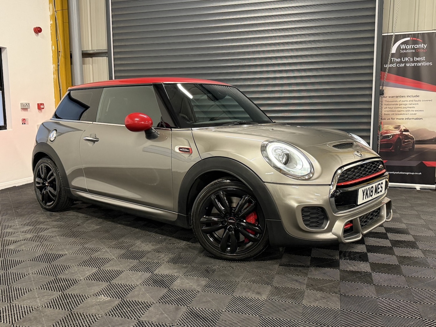 Used MINI Hatch 2018 for sale - 76618743: Photo 1