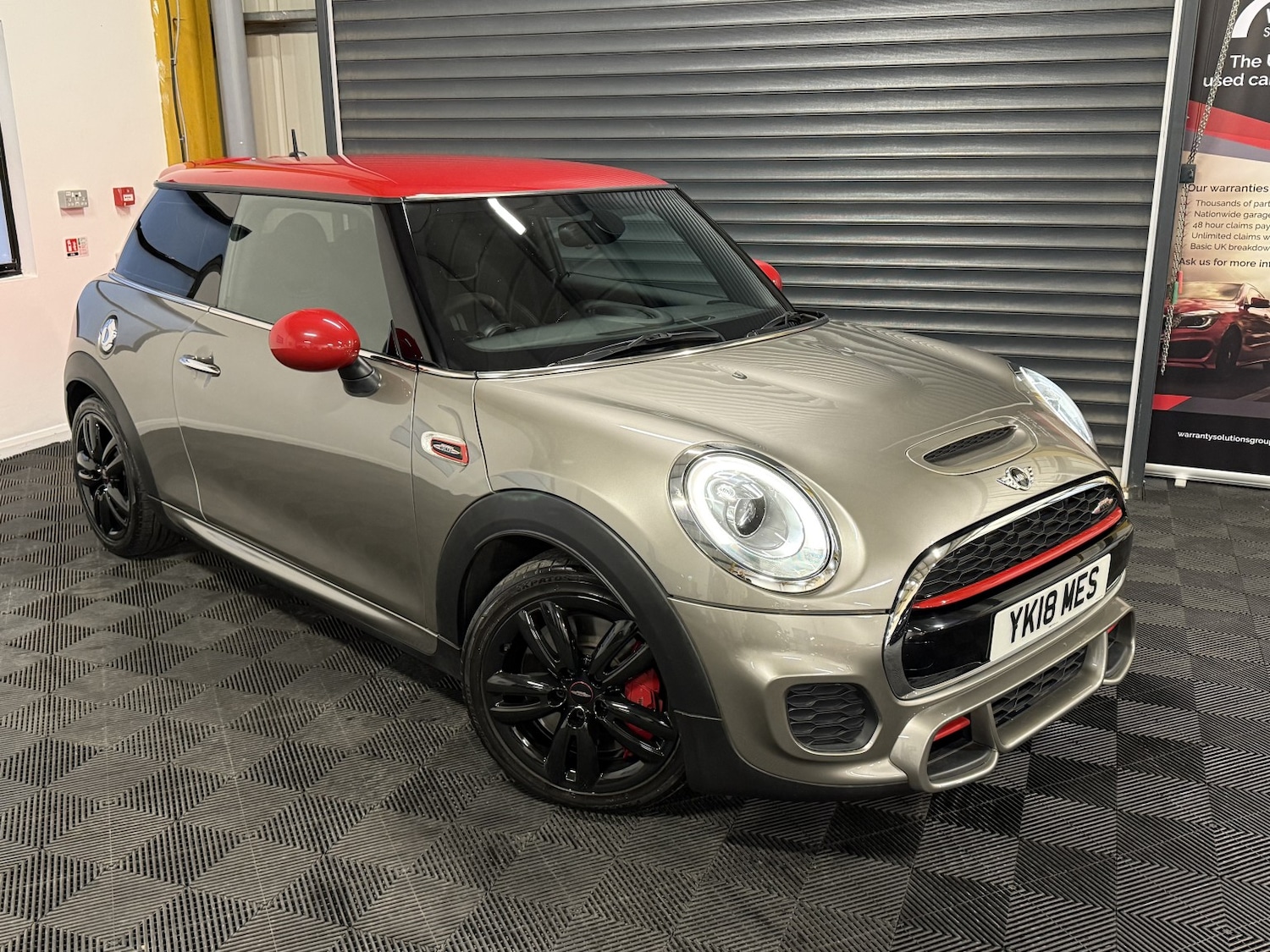 Used MINI Hatch 2018 for sale - 76618743: Photo 2