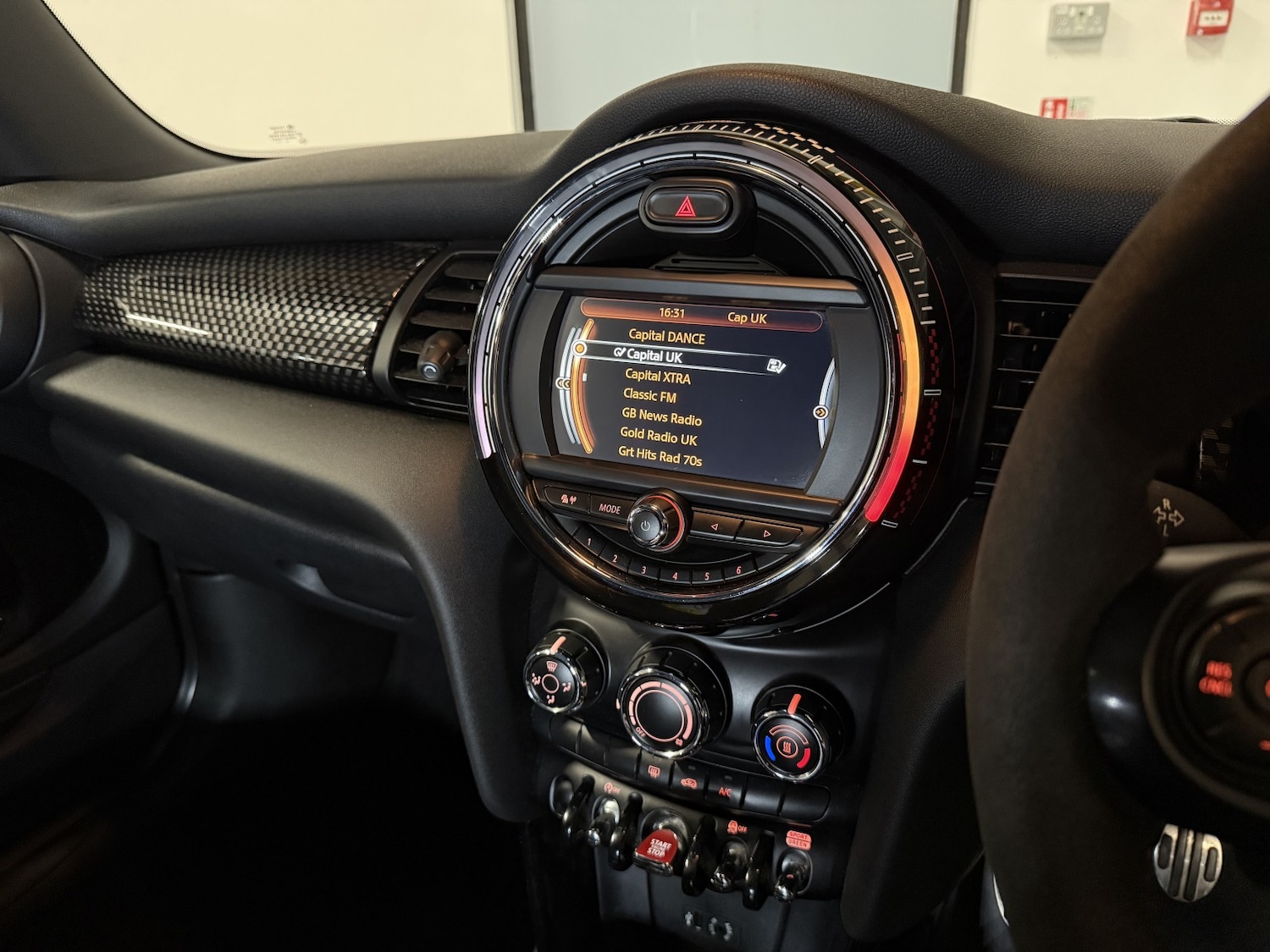 Used MINI Hatch 2018 for sale - 76618743: Photo 32