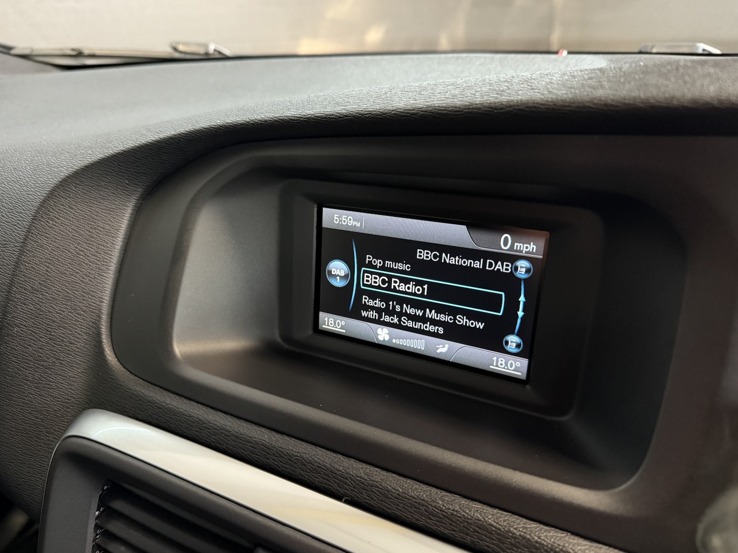 Used Volvo V40 2016 for sale - 77915738: Photo 23