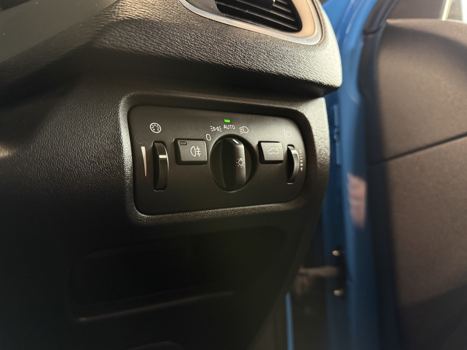 Used Volvo V40 2016 for sale - 77915738: Photo 26