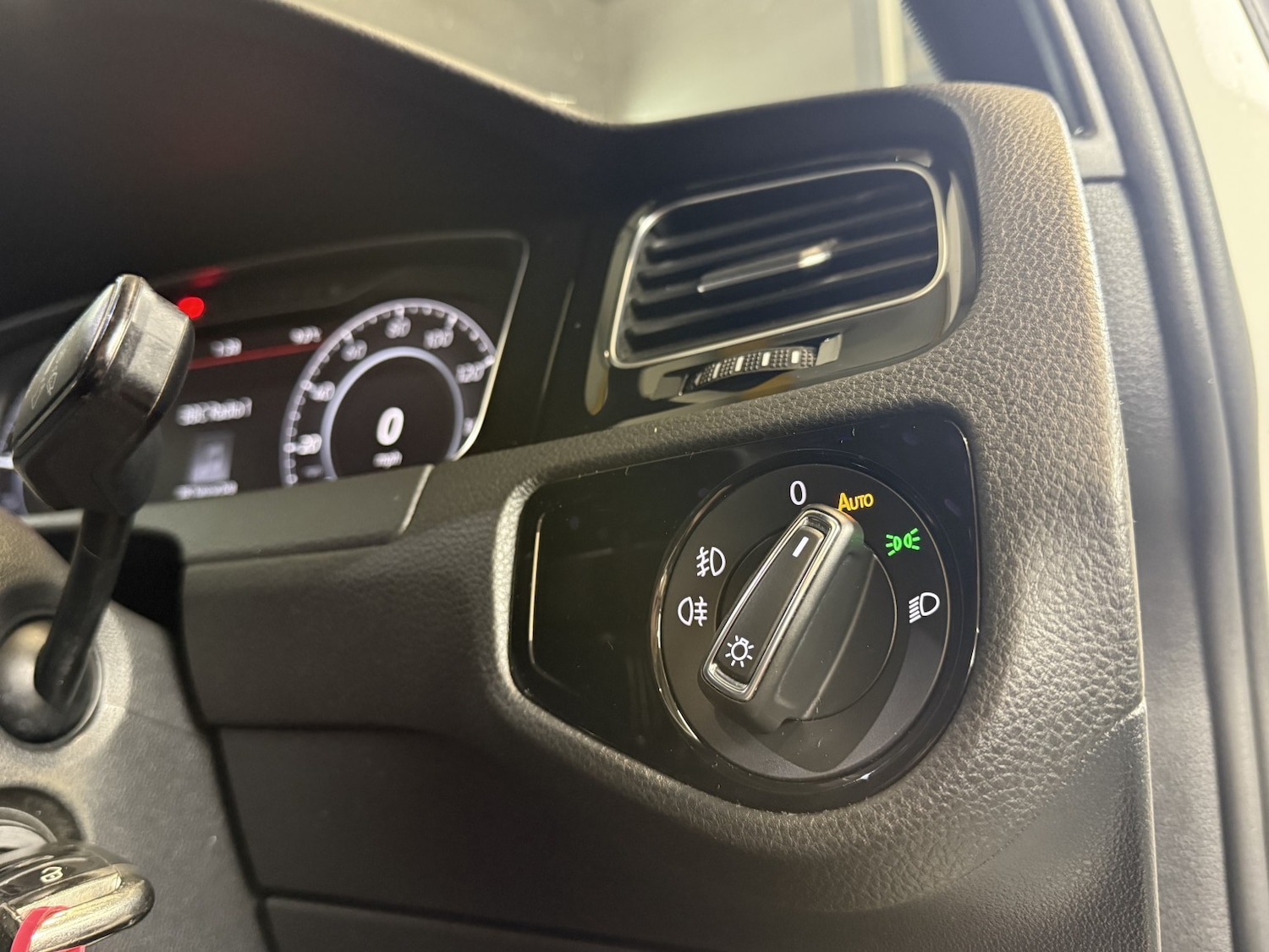 Used Volkswagen Golf 2018 for sale - 77508510: Photo 28