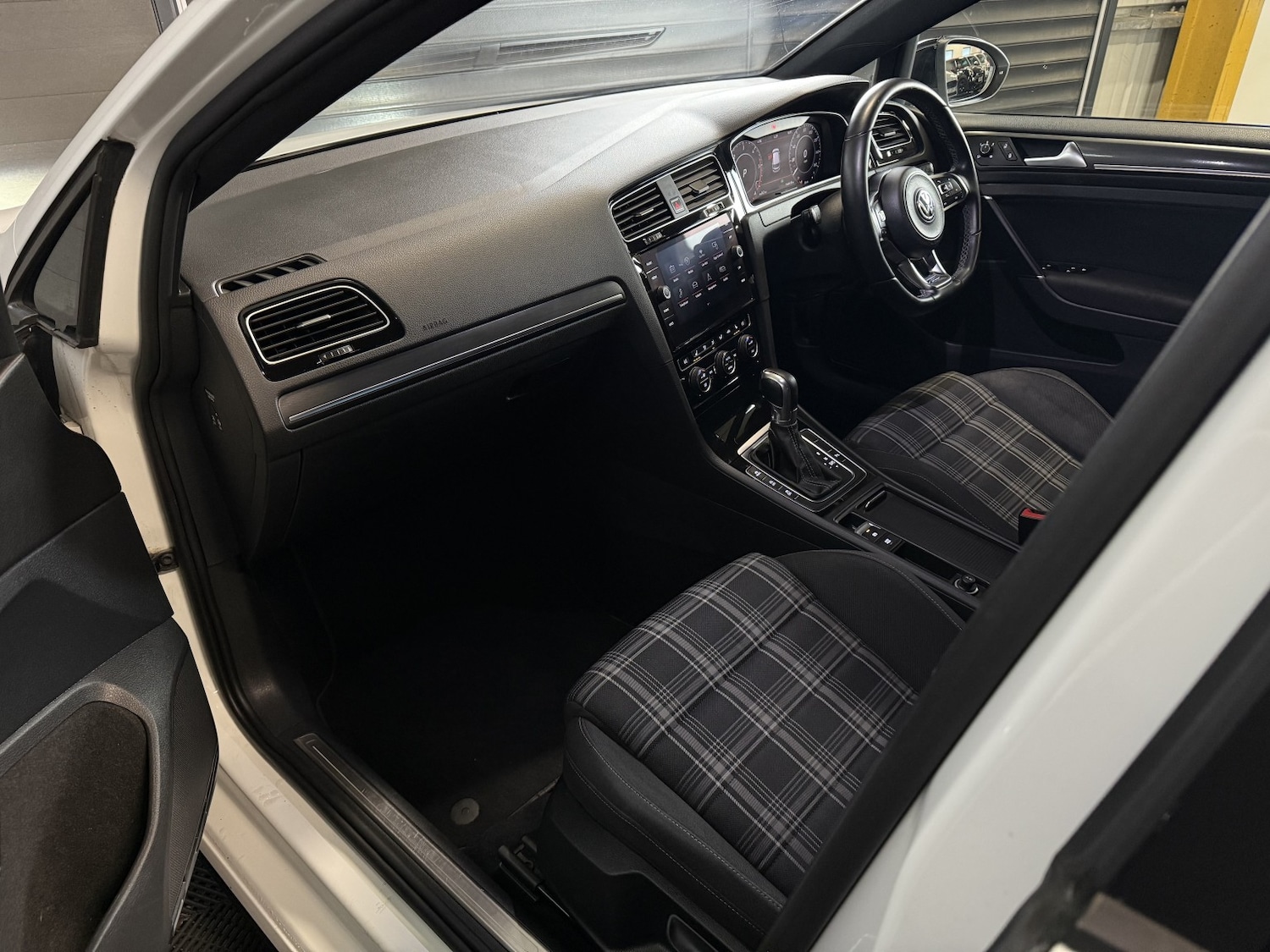 Used Volkswagen Golf 2018 for sale - 77508510: Photo 30