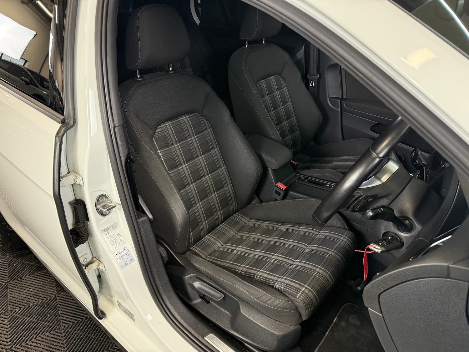 Used Volkswagen Golf 2018 for sale - 77508510: Photo 32