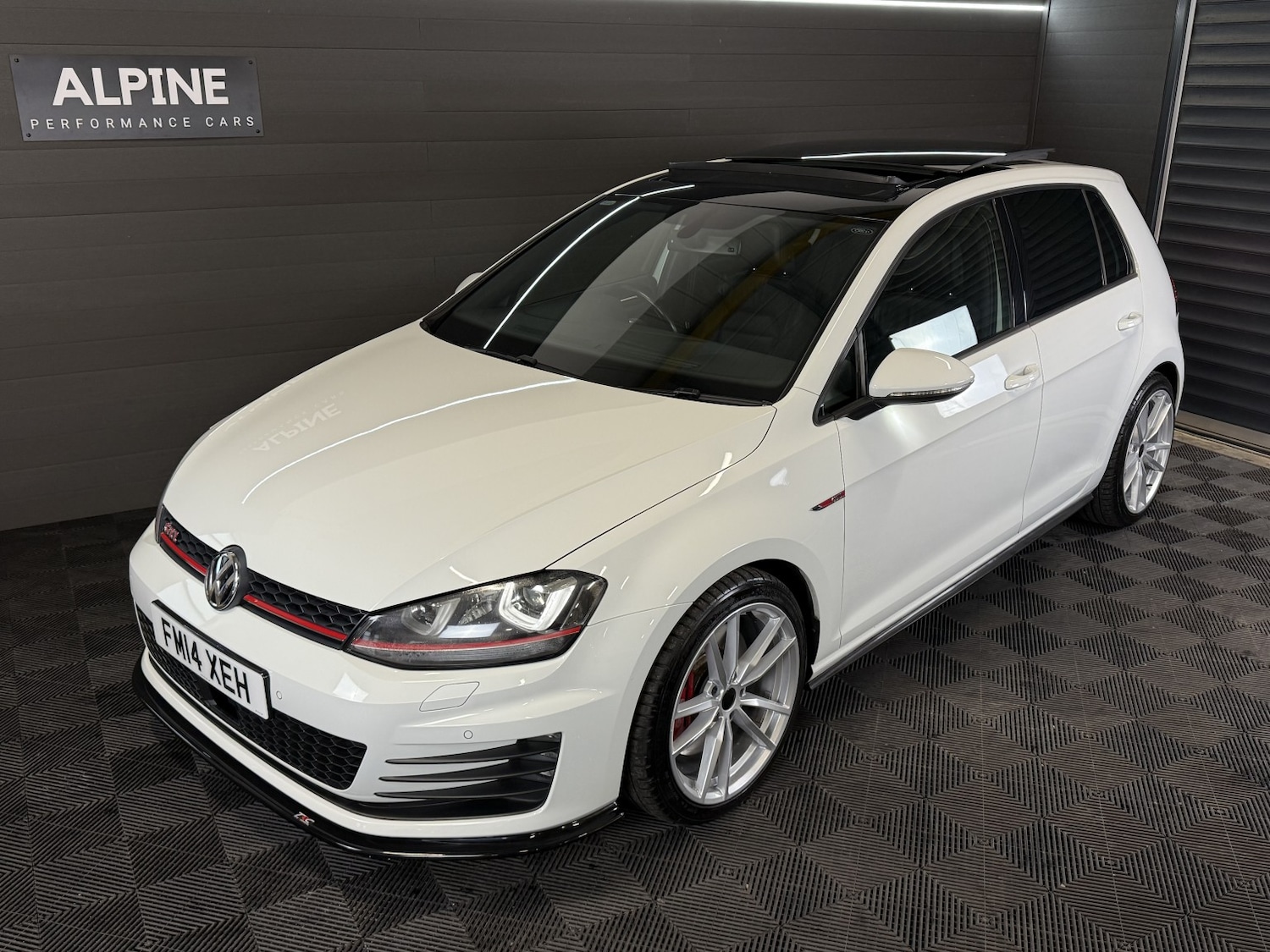 Used Volkswagen Golf 2014 for sale - 77864886: Photo 2