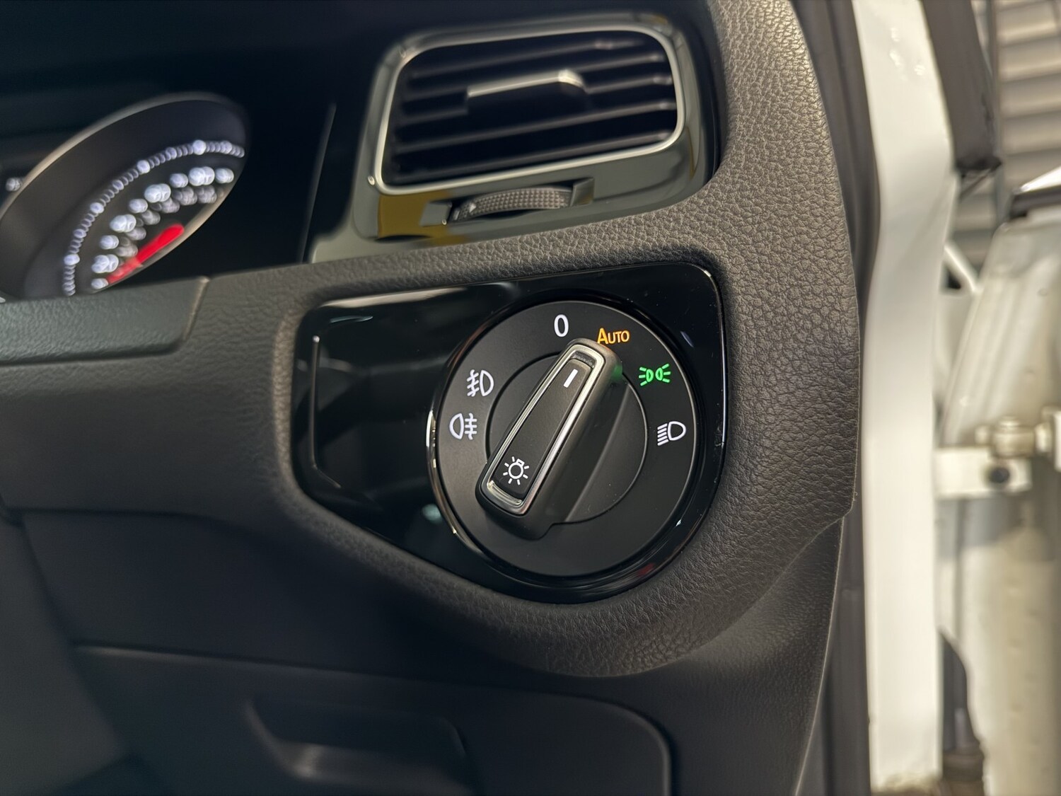 Used Volkswagen Golf 2014 for sale - 77864886: Photo 42