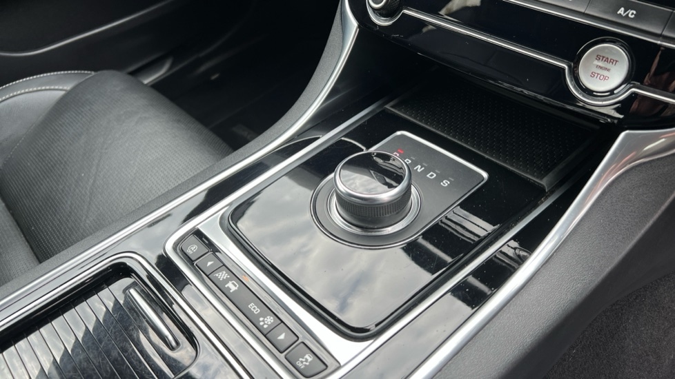 Used Jaguar XE 2019 for sale - 76597924: Photo 13