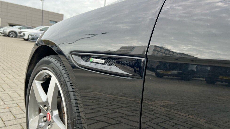 Used Jaguar XE 2019 for sale - 76597924: Photo 20