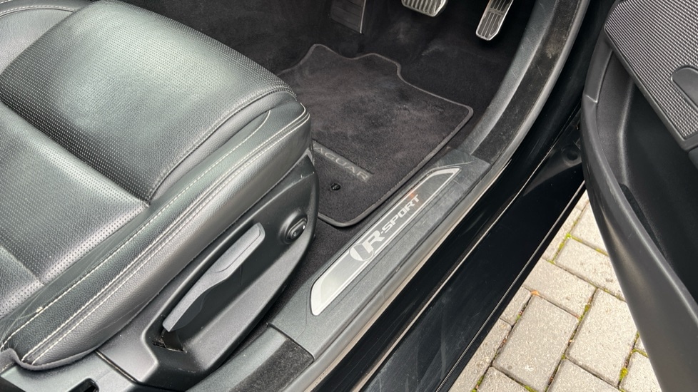 Used Jaguar XE 2019 for sale - 76597924: Photo 22