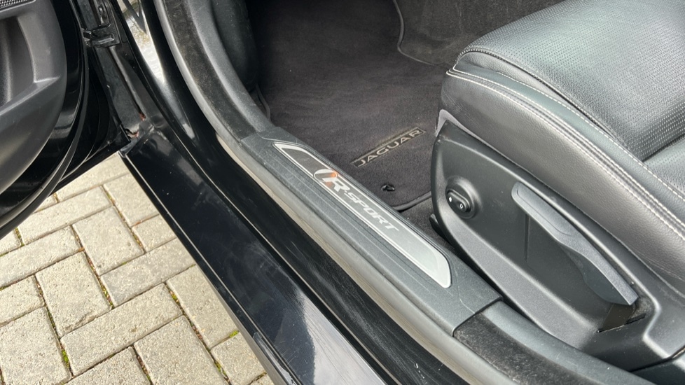 Used Jaguar XE 2019 for sale - 76597924: Photo 23