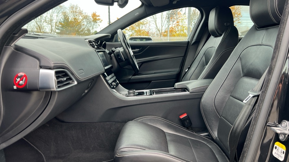 Used Jaguar XE 2019 for sale - 76597924: Photo 3