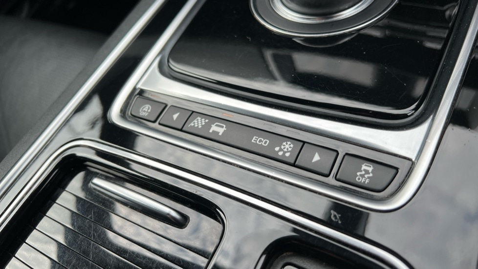 Used Jaguar XE 2019 for sale - 76597924: Photo 58