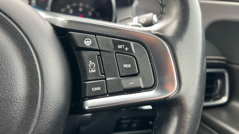 Used Jaguar XE 2019 for sale - 76597924: Photo 59