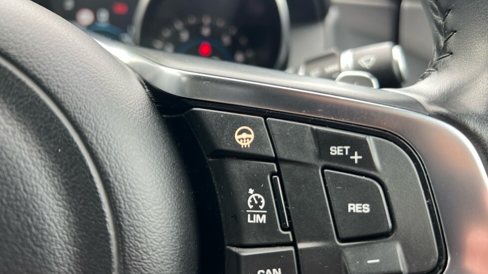 Used Jaguar XE 2019 for sale - 76597924: Photo 60