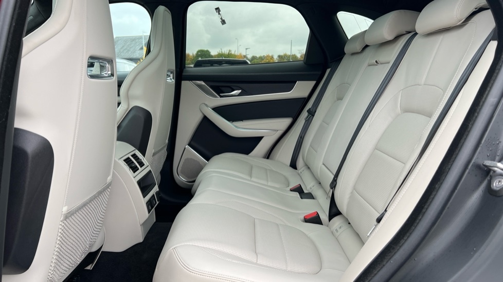 Used Jaguar F-Pace 2024 for sale - 76442070: Photo 4