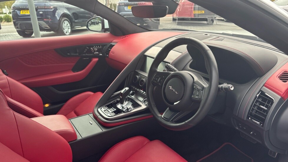 Used Jaguar F-Type 2023 for sale - 76894660: Photo 32