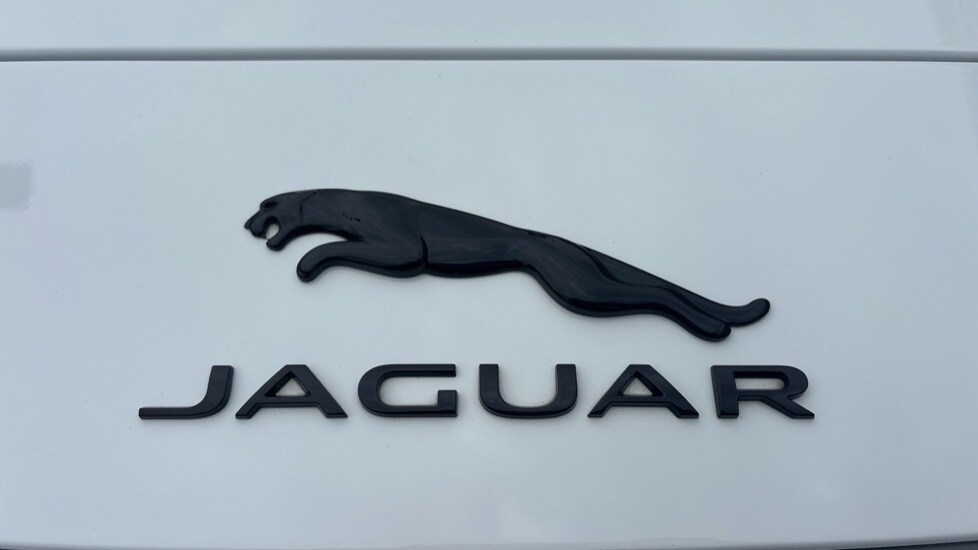 Used Jaguar F-Type 2023 for sale - 76894660: Photo 37