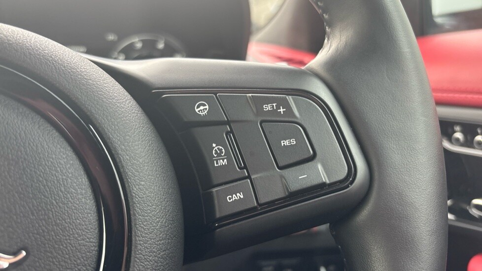 Used Jaguar F-Type 2023 for sale - 76894660: Photo 47