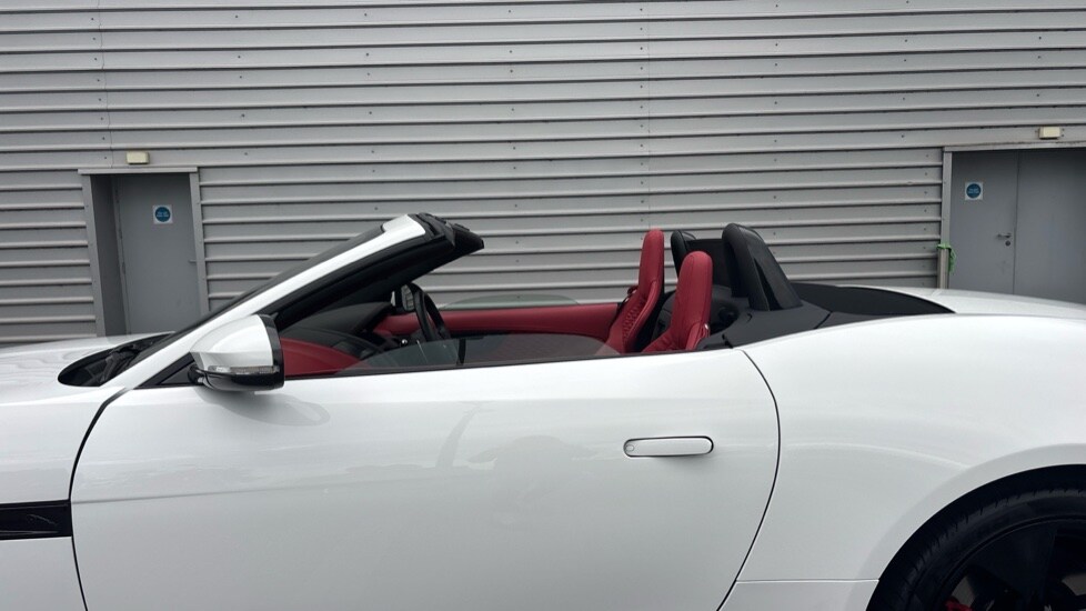 Used Jaguar F-Type 2023 for sale - 76894660: Photo 69