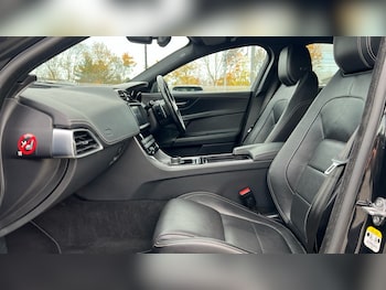 Used Jaguar XE 2019 for sale - 76434618: Photo