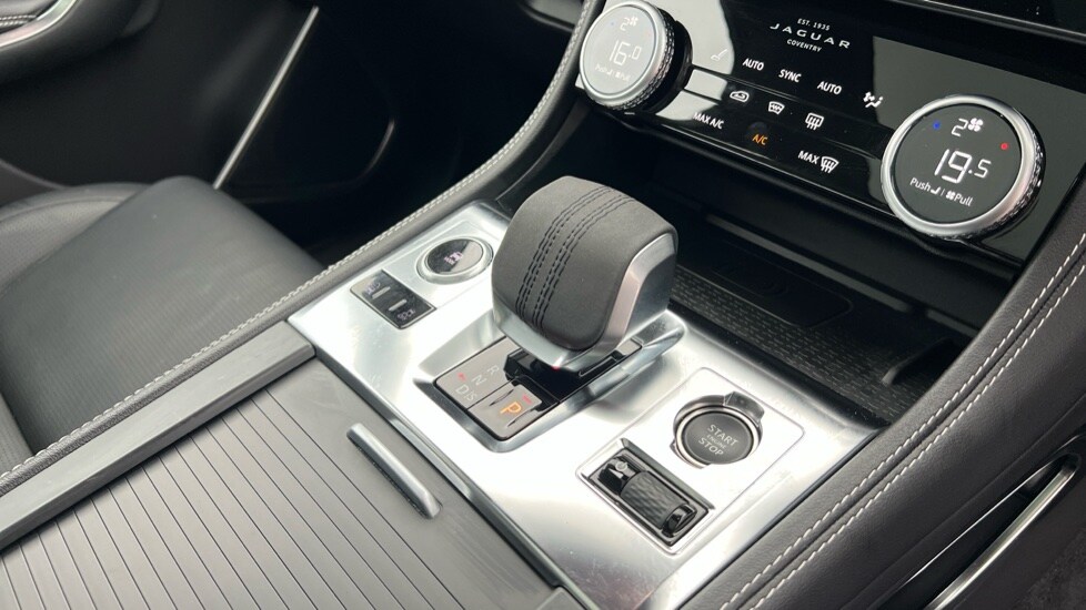 Used Jaguar F-Pace 2023 for sale - 76146054: Photo 13