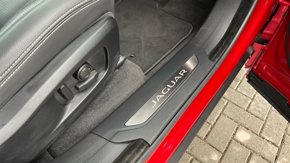 Used Jaguar F-Pace 2023 for sale - 76146054: Photo 22