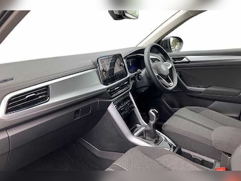 Used Volkswagen T-Roc 2024 for sale - 74284120: Photo
