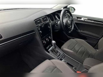Used Volkswagen Golf 2019 for sale - 75937842: Photo