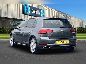 Used Volkswagen Golf 2019 for sale - 75937842: Photo